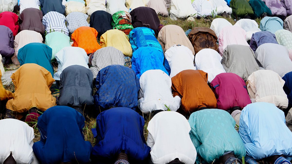 Muçulmanos de todo o mundo celebram o fim do Ramadão