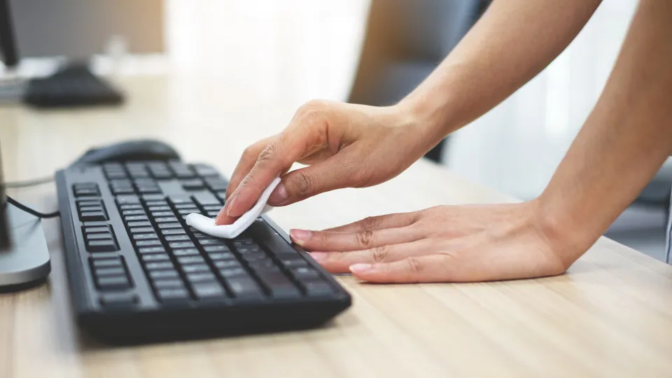 Saiba como limpar corretamente o teclado do seu computador