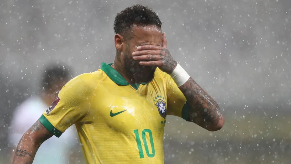 Neymar reforça turismo e camisas da seleção no Maracanã