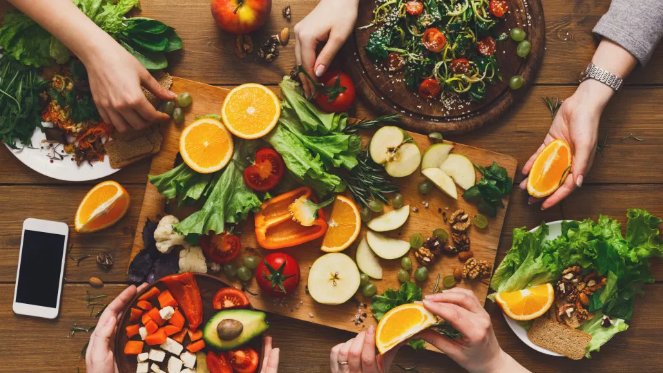 Nutricionista explica como aliviar sintomas do lipedema com a alimentação