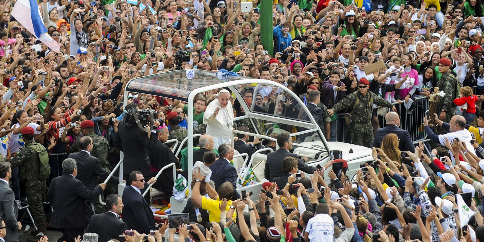 Visita do papa ao Brasil reuniu 3,7 milhões de pessoas no Rio em 2013