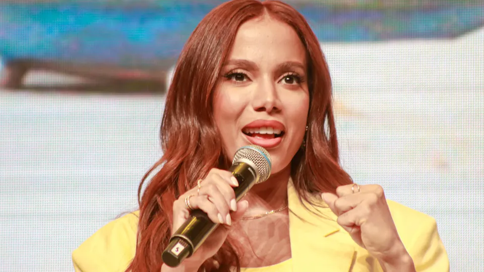 Quem é Max Tovar, xamã de Anitta que ensina a 'reprogramar' o cérebro