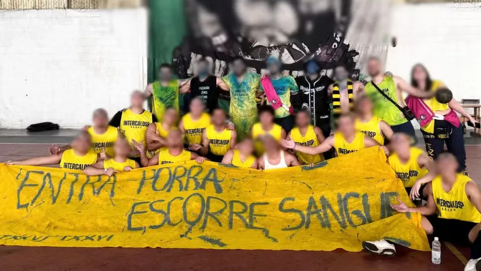 Faculdade de SP expulsa 12 alunos de medicina após faixa sobre estupro