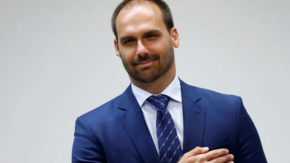 EUA apresentam versão diferente de  Eduardo Bolsonaro sobre visita de representante ao Brasil