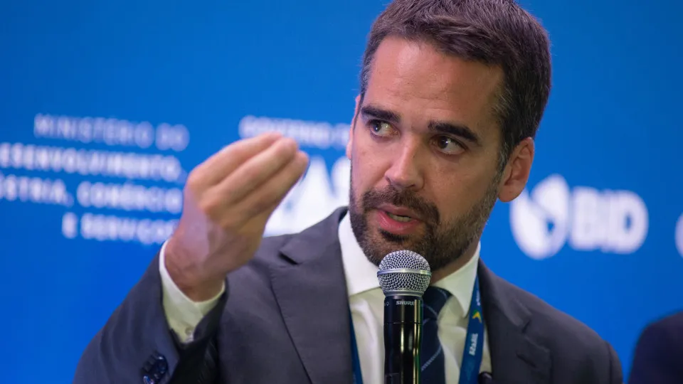 Eduardo Leite se coloca para 2026 pelo PSD, mas rejeita disputa com Ratinho Jr. e admite apoiar Tarcísio