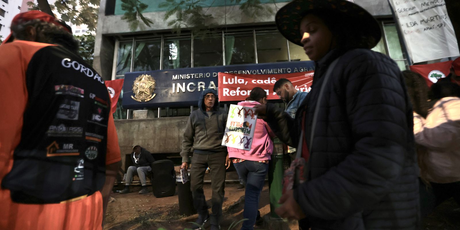 MST ocupa Superintendência do Incra em São Paulo