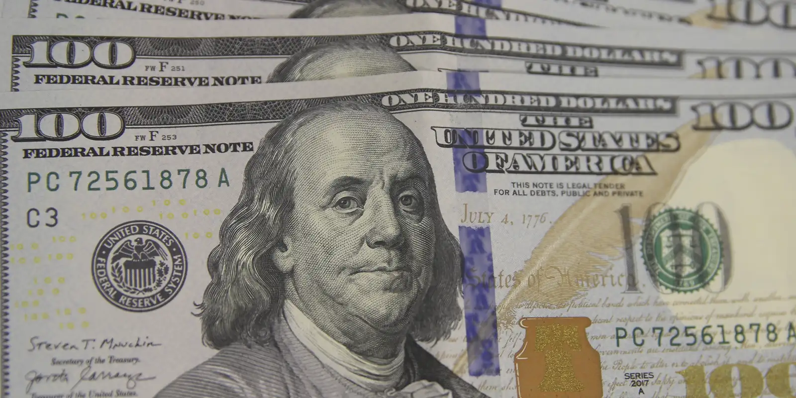 Dólar cai para R$ 5,42 e atinge menor valor em mais de um mês