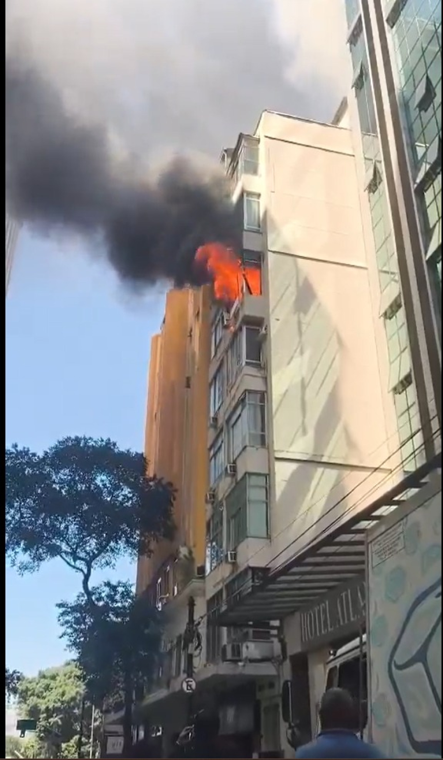 Incêndio atinge apartamento no Centro do Rio