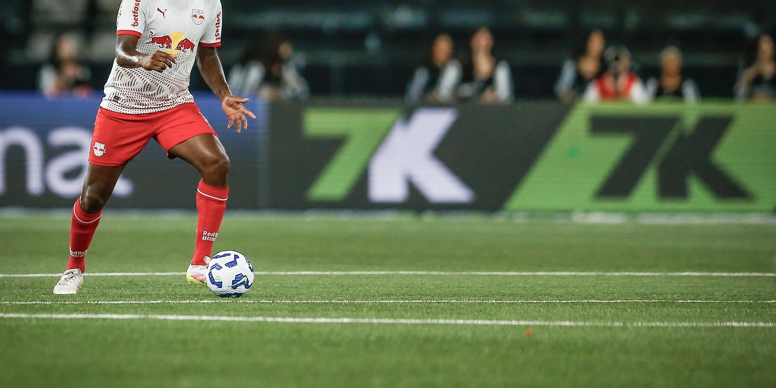 Jogador do Bragantino pede desculpas após fala machista contra árbitra