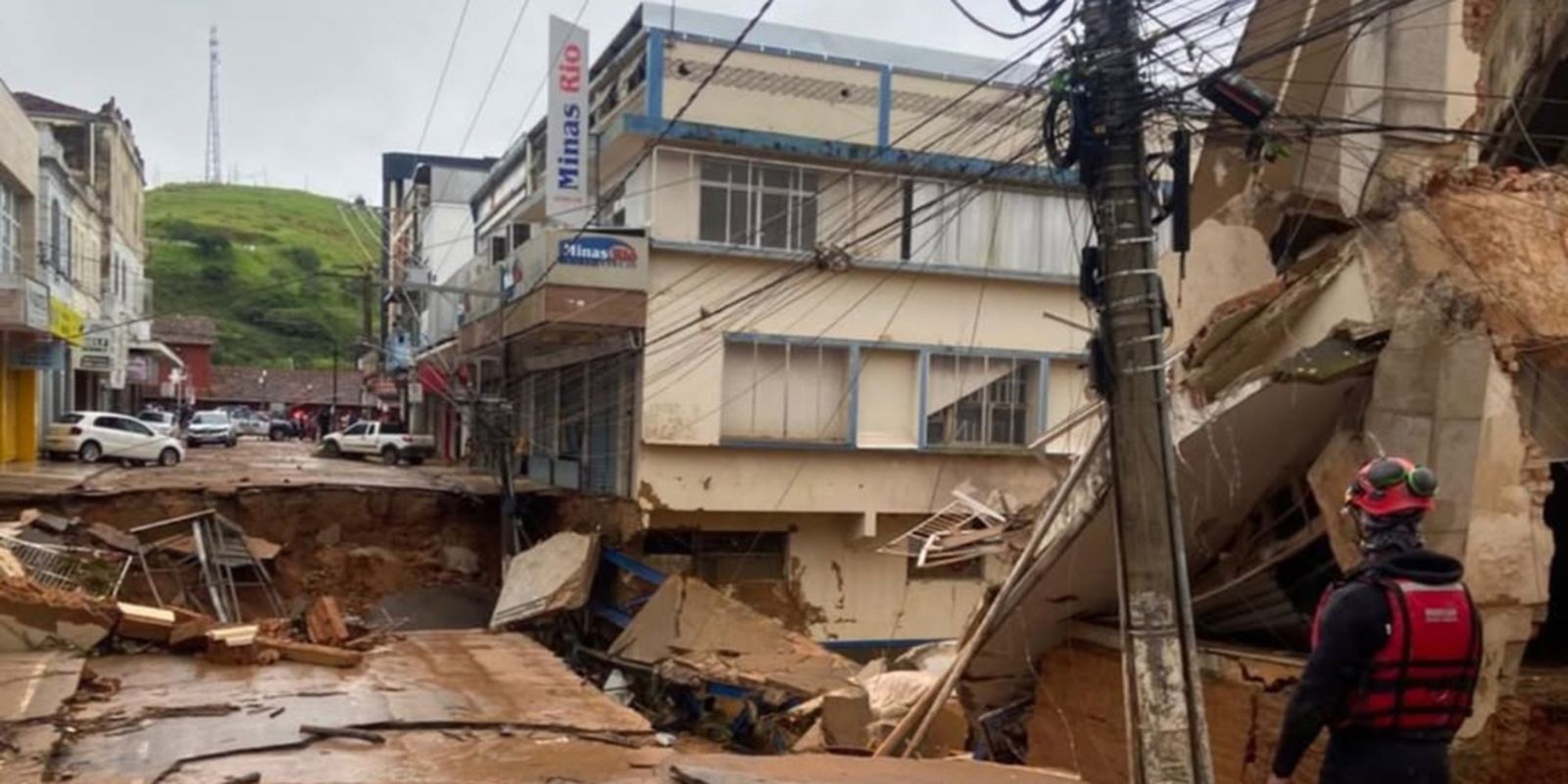 Chuvas em MG: autoridades contabilizam 28 mortes e 40 desaparecidos