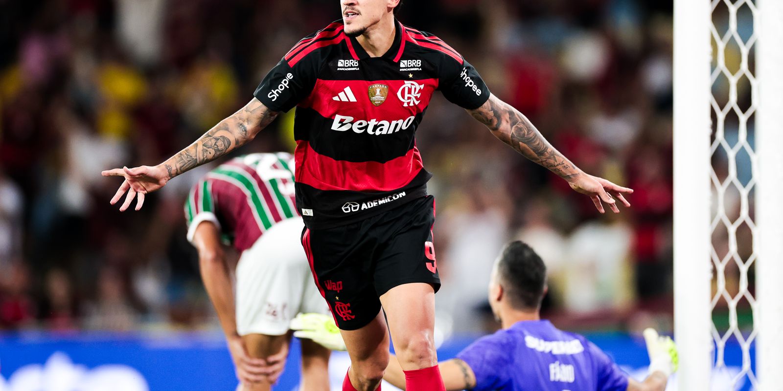 Com dois gols de Pedro, Flamengo vence Fluminense pelo Brasileirão