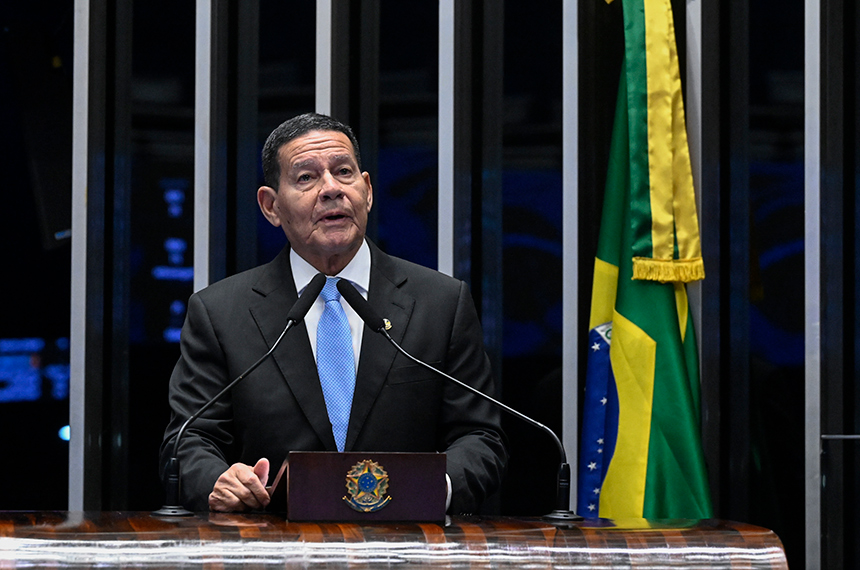Mourão critica pacote de segurança e política econômica do governo
