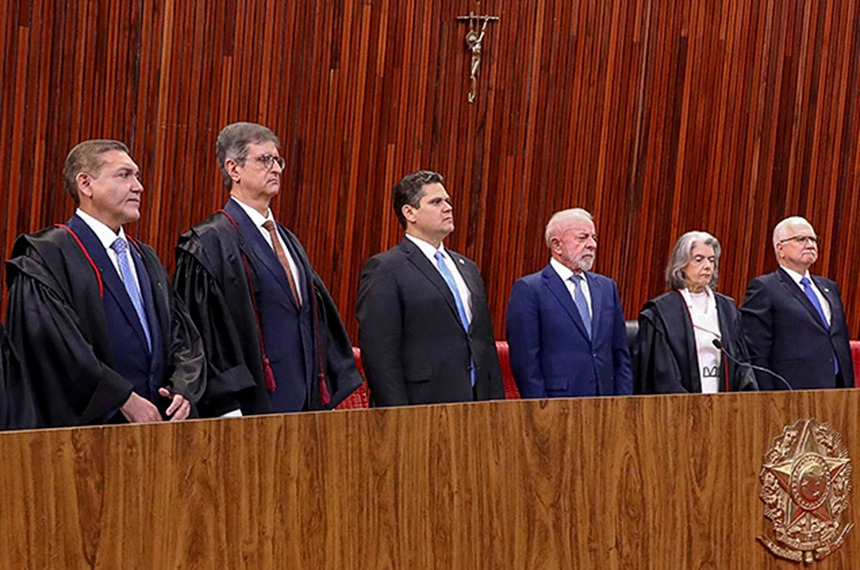 Chefes dos Três Poderes participam da posse de Nunes Marques no TSE
