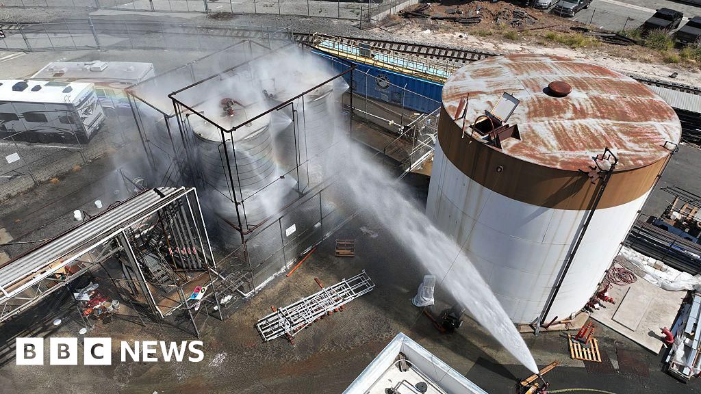 Toxic chemical leak forces thousands to evacuate near Los Angeles