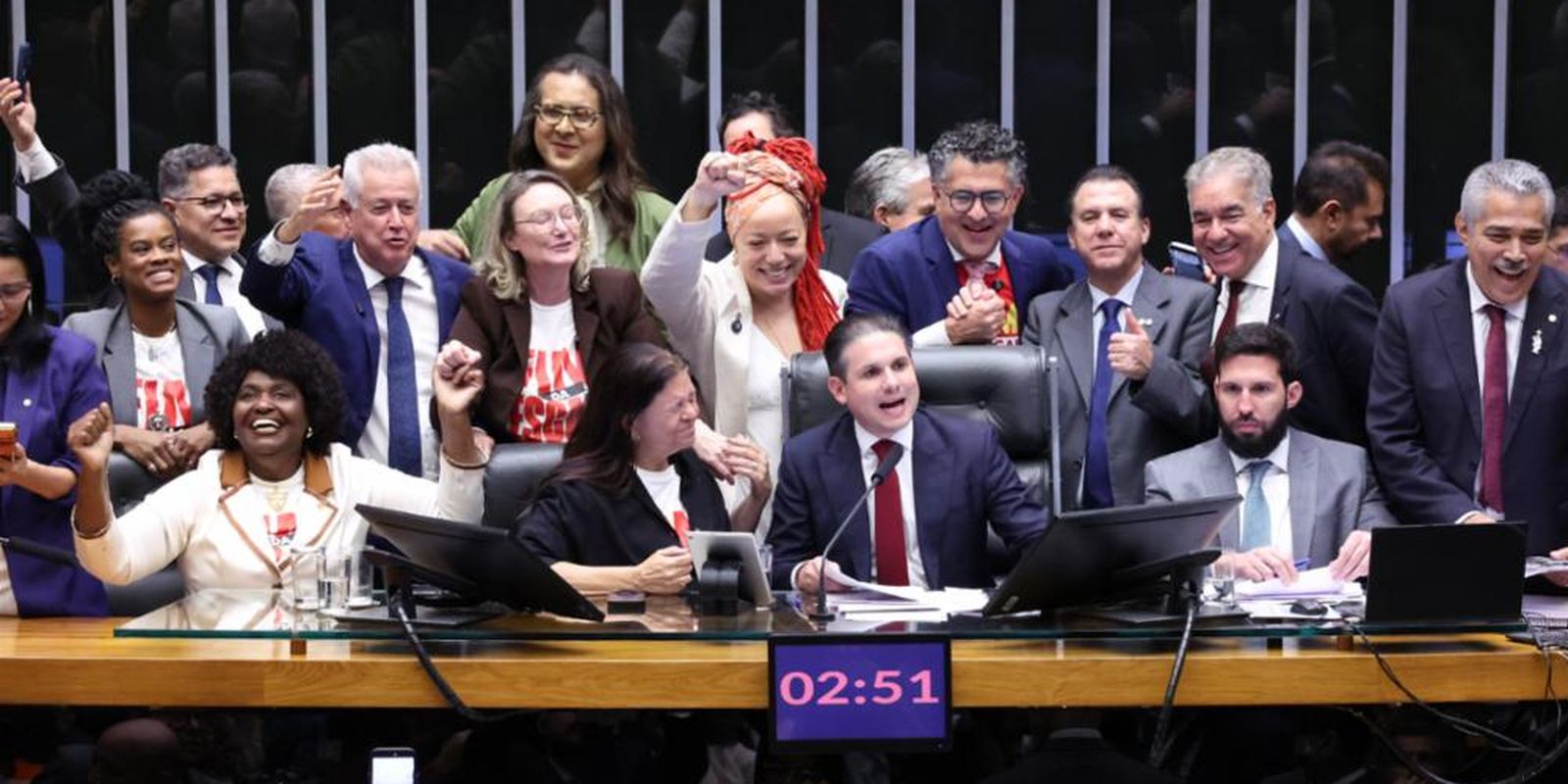 Câmara aprova, em dois turnos, PEC pelo fim da escala 6x1
