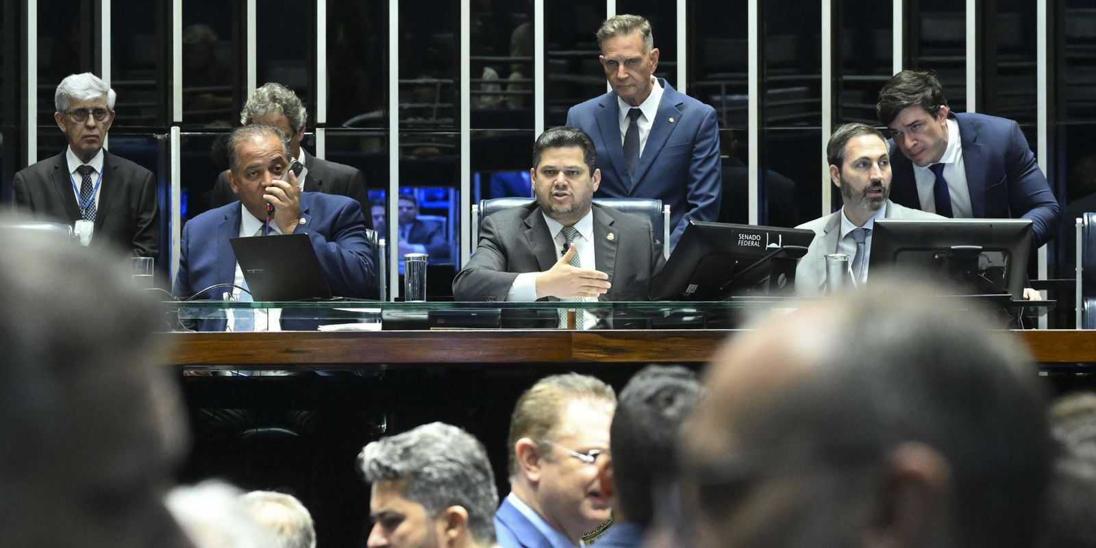 Senado anula norma sobre aborto legal em crianças vítimas de estupro
