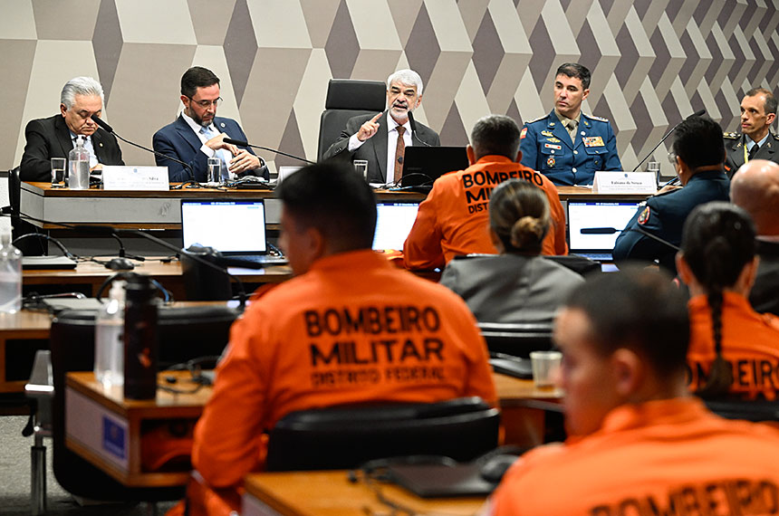 Uso de emendas da saúde por corpos de bombeiros divide opiniões em debate