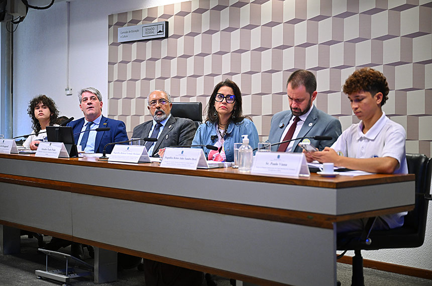 Para debatedores, combate à evasão no ensino federal passa pela alimentação