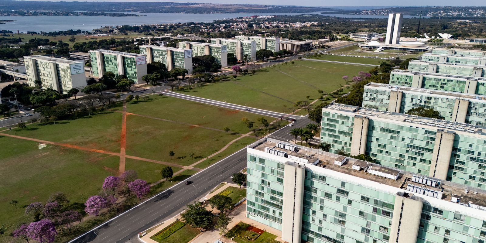 Governo nomeia 500 aprovados no CNU para carreiras transversais