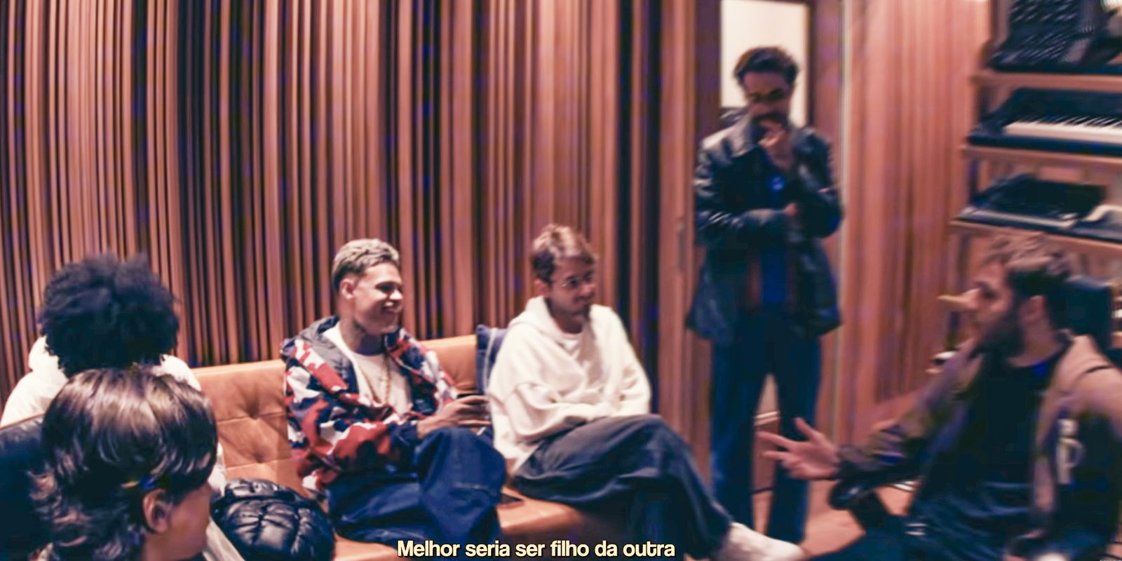 Artistas de diferentes gerações interpretam clássicos de Chico Buarque