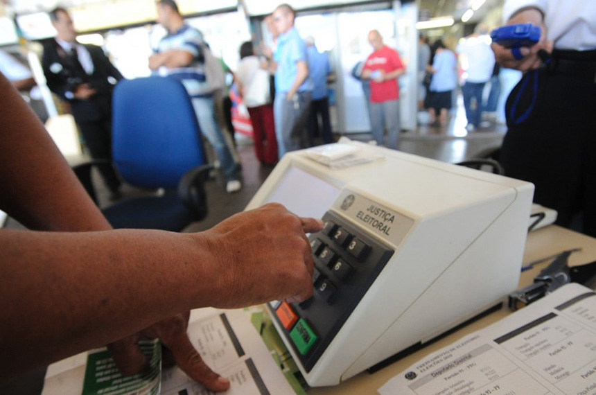 Fundo Eleitoral reduz desigualdade entre partidos, mas diferenças internas persistem