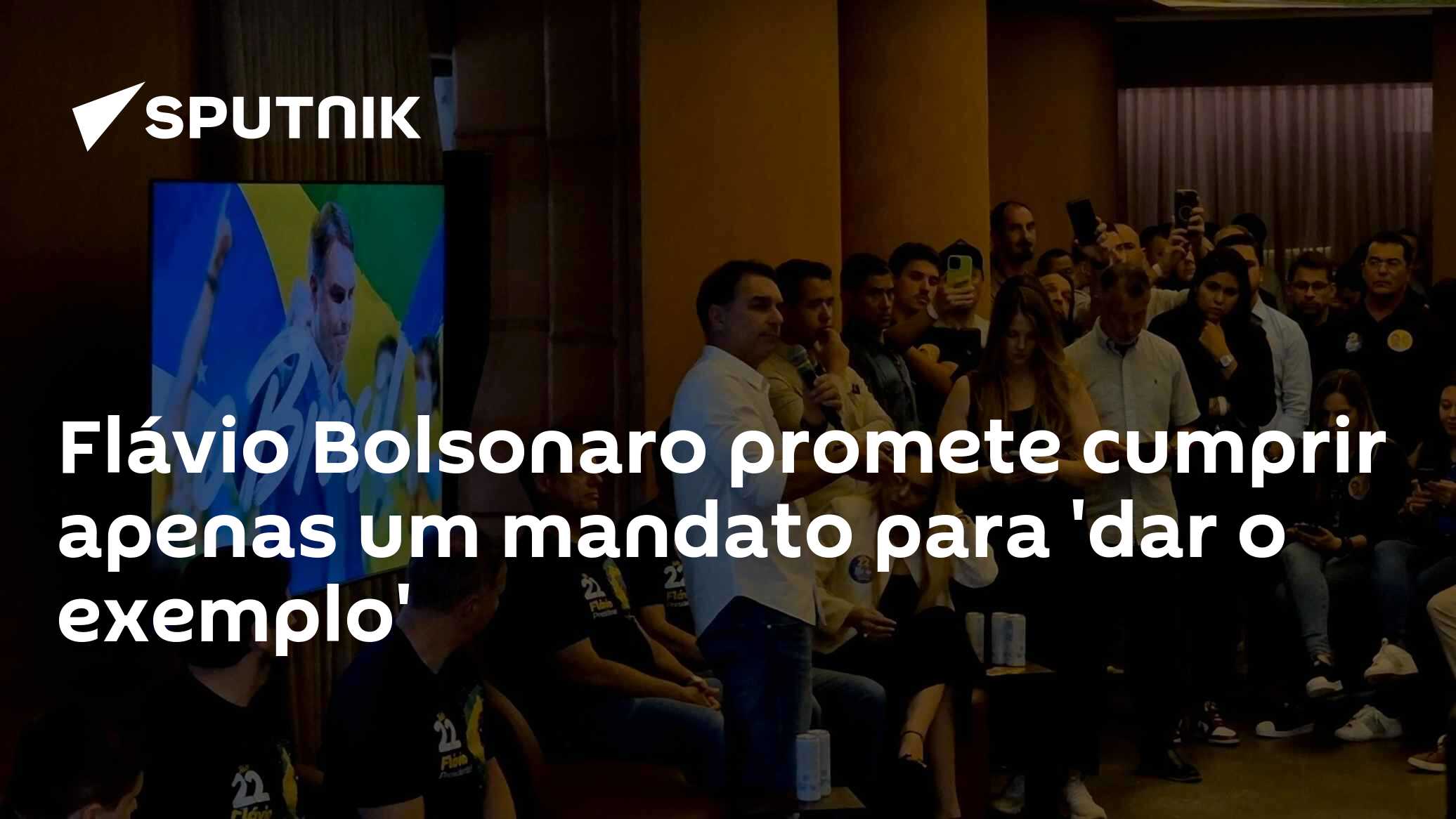 Flávio Bolsonaro promete cumprir apenas um mandato para 'dar o exemplo'