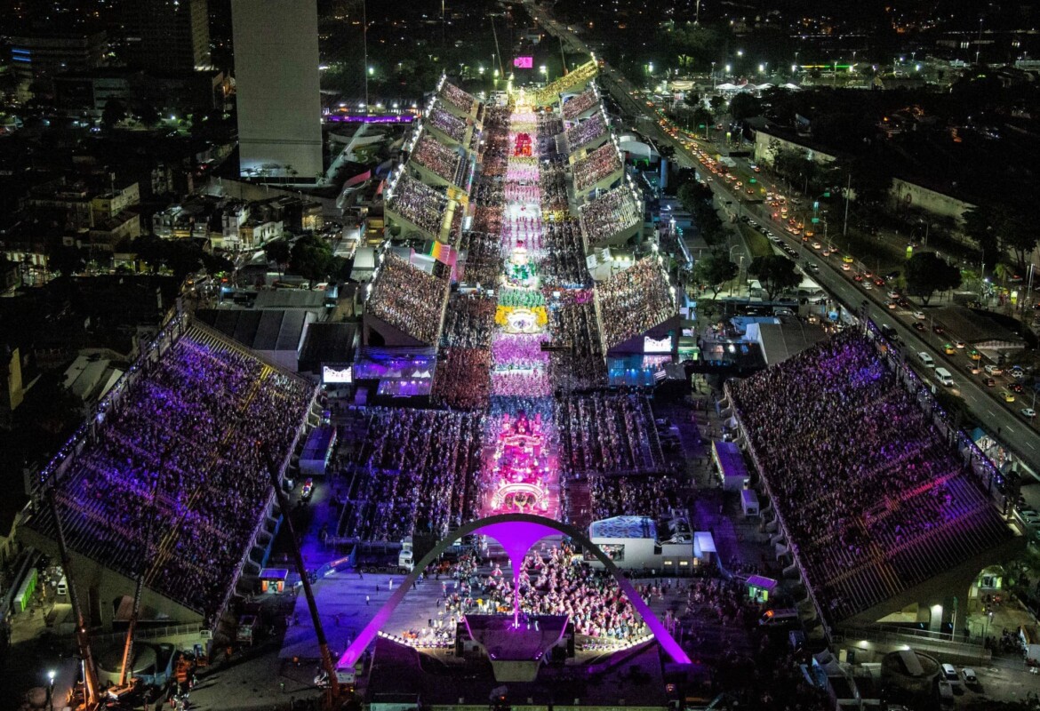Ingressos para arquibancadas populares no Sambódromo do Rio acabam em poucas horas